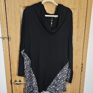 Melissa McCarthy Black and White Patterned Top